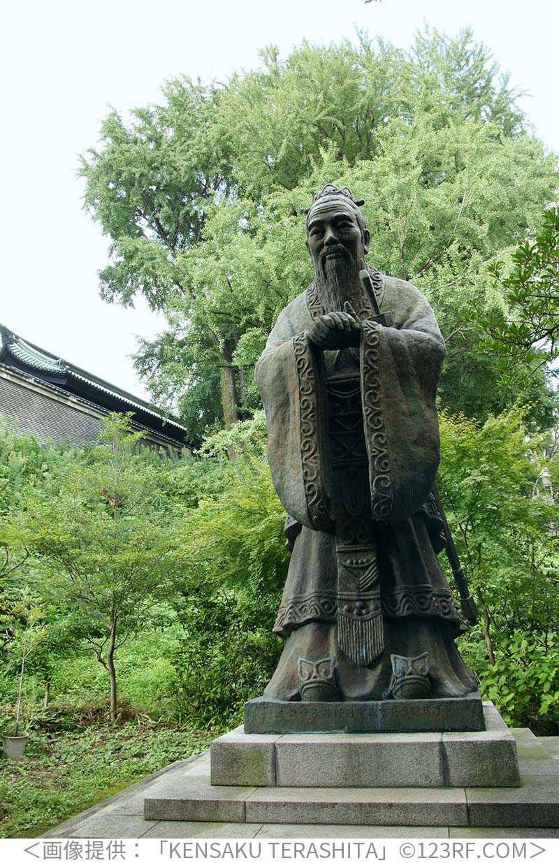 湯島聖堂の孔子像